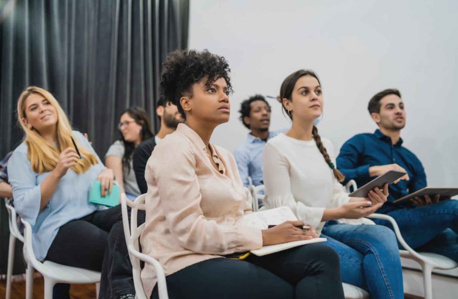 Documentación financiera y análisis de valoración empresarial